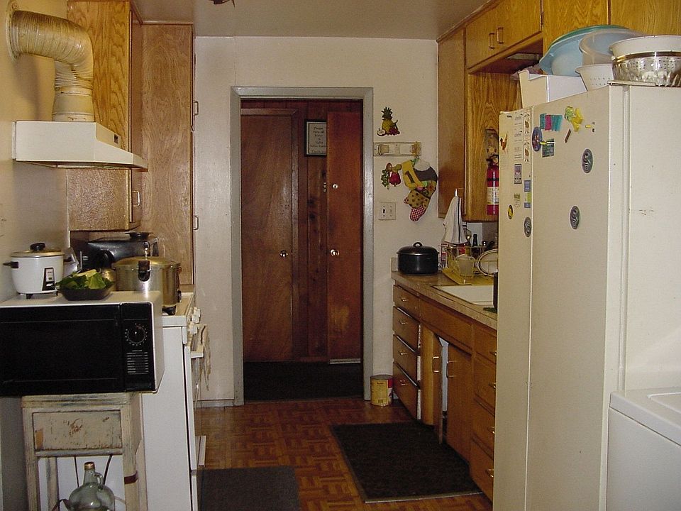 2nd image of 1064 Echo Rd