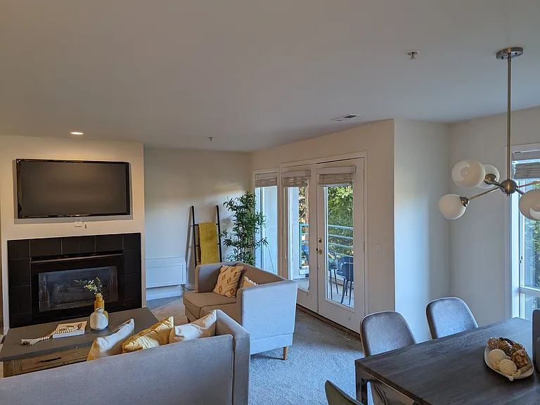 420 Bellevue Way SE #103 — Photo 4