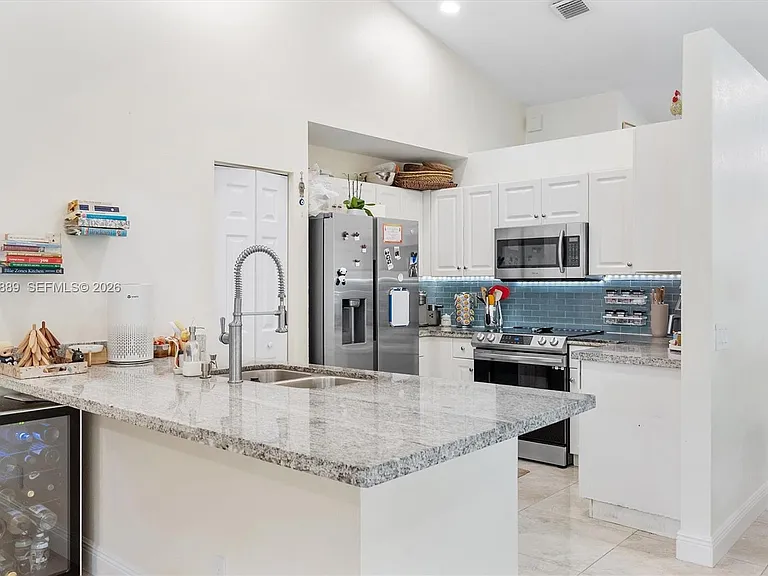 1516 Zenith Way — Photo 17