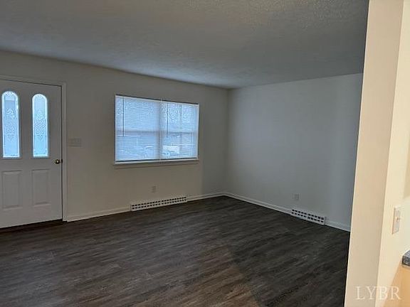 3rd image of 1202 Dandridge Dr