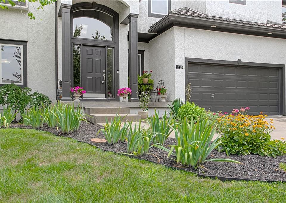 9129 Redbud Ln, Lenexa, KS 66220 | MLS #2625854 | Zillow