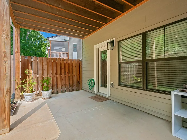 207 Stonecrest Cir — Photo 32