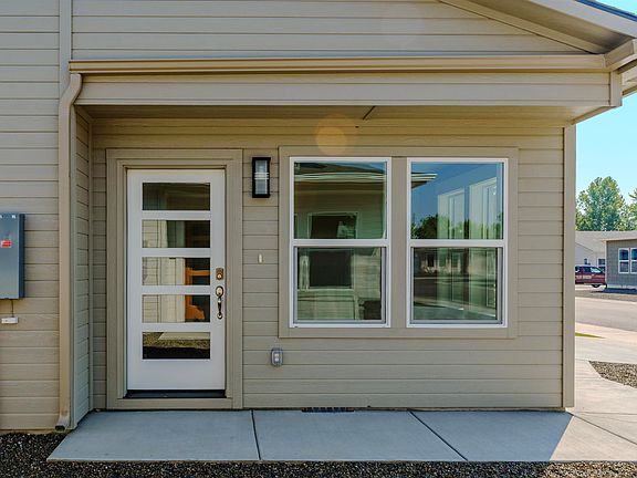3rd image of 1235 Phillips Cir
