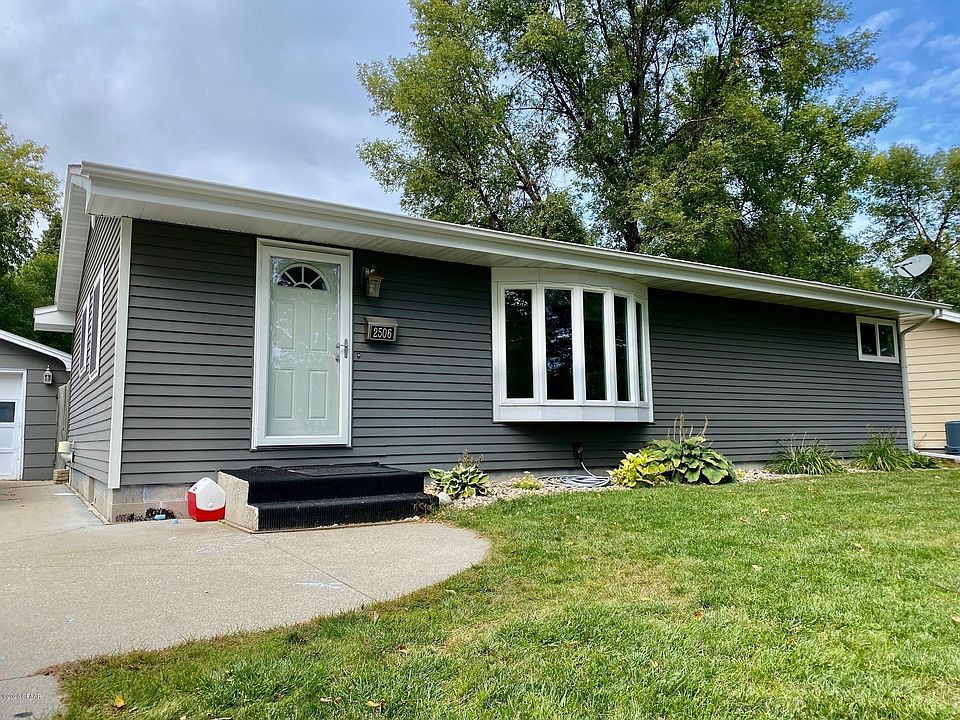 1st image of 2506 Clover Dr