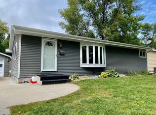 2506 Clover Dr, Grand Forks, ND 58201