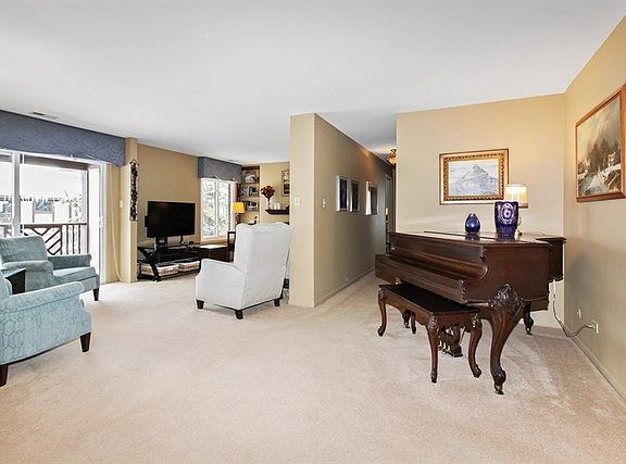 2nd image of 1720 Lakecliffe Dr APT B