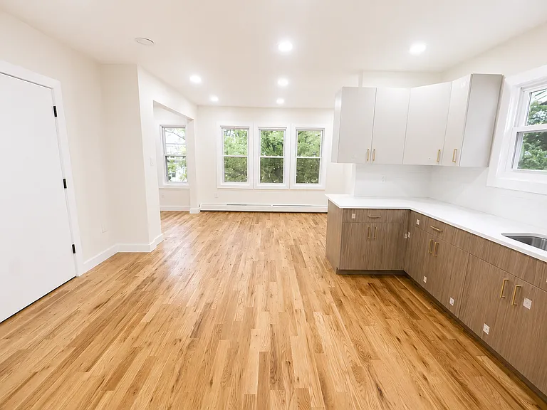 207-209 Hansbury Ave #B — Photo 11