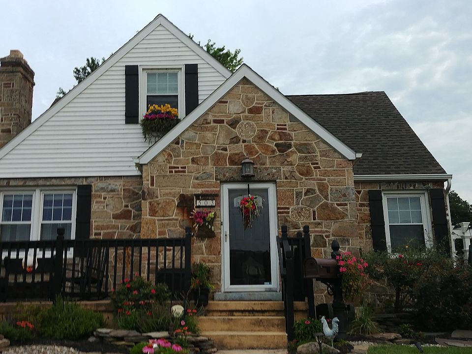 1st image of 503 E 9th St
