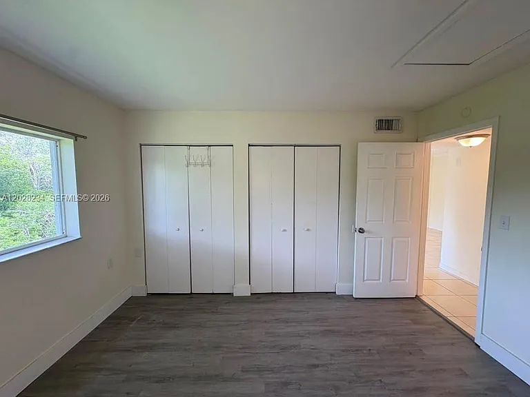 1141 Lake Victoria Dr #F — Photo 9