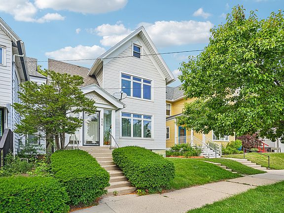 2nd image of 804 E Kewaunee St #804