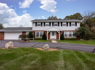 531 Paradise Dr, West Bend, WI 53095