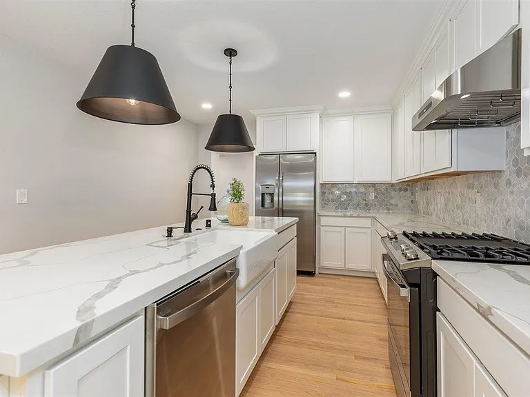 330 Broadmoor Blvd — Photo 8
