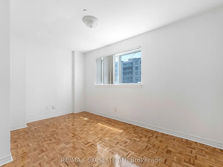 1407 Dupont St #409 — Photo 4