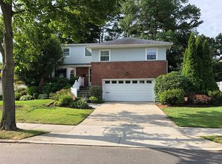 68 Stuart Dr, Syosset, NY 11791