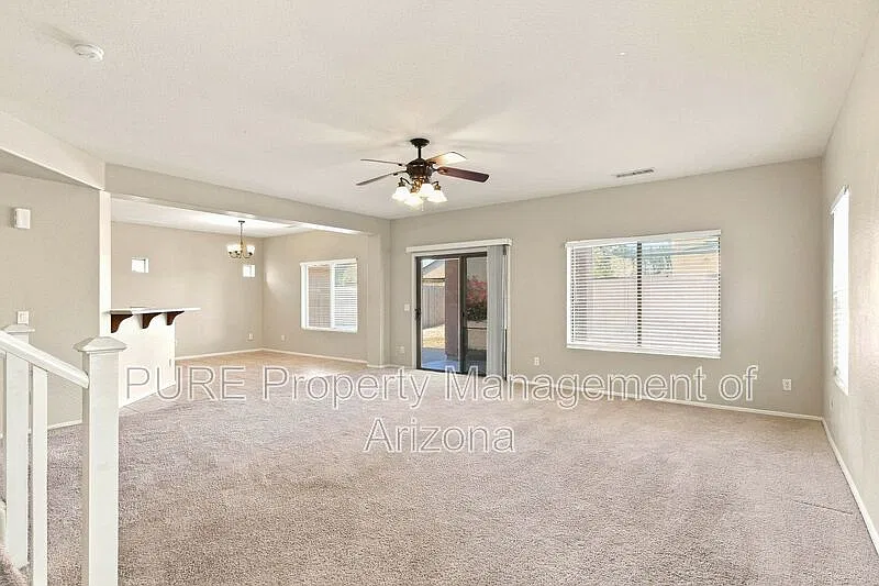 3 bed, 2.5 bath, 2255 sqft, $2,075 — Photo 3