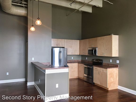3rd image of 246 E 11th St APT 422