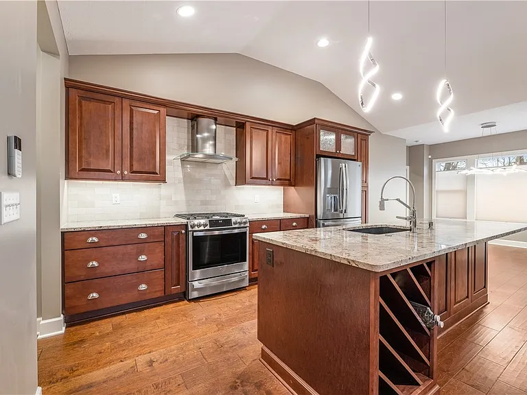 1352 Creeks Edge Dr — Photo 10