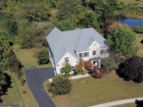 16209 Hidden Ponds Way, Gaithersburg, MD 20878
