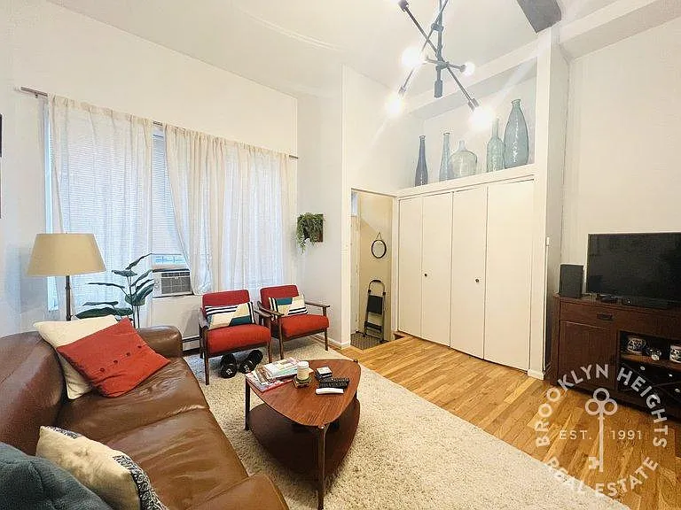 371 Pacific St #B — Photo 2