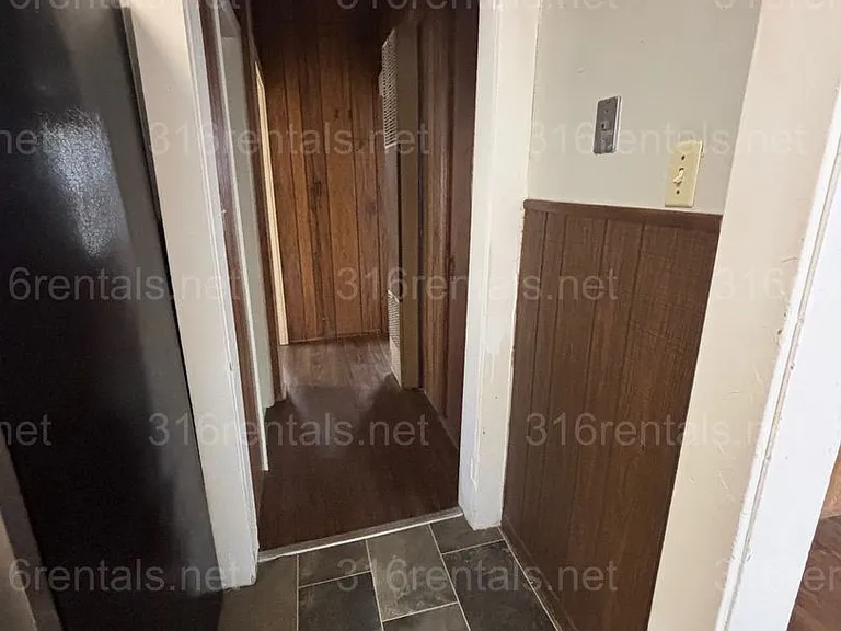511 W Locust Ave — Photo 18