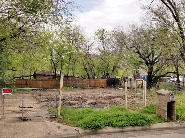 1015 Davis St, Denton, TX 76209