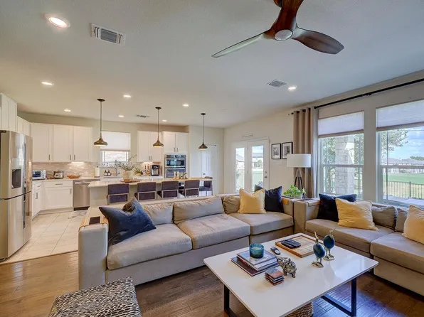 302 Danish Dr #13, Hutto, TX 78634