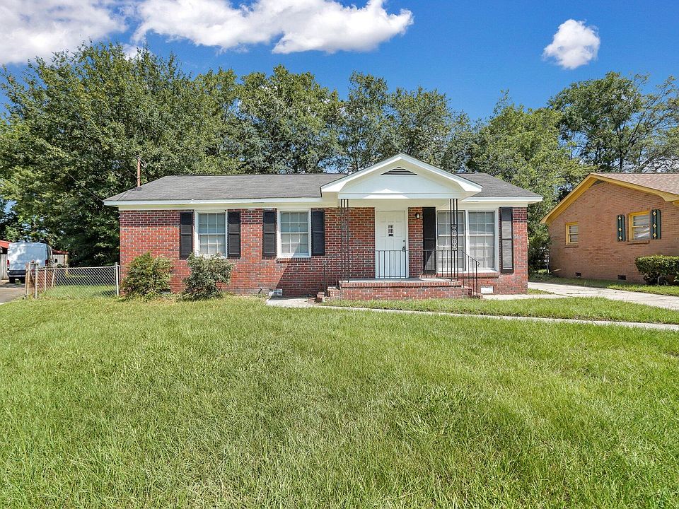 1st image of 2715 Crestline Dr
