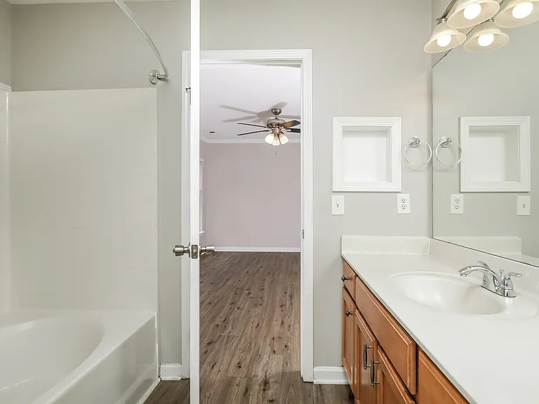 1650 Southcross St — Photo 15