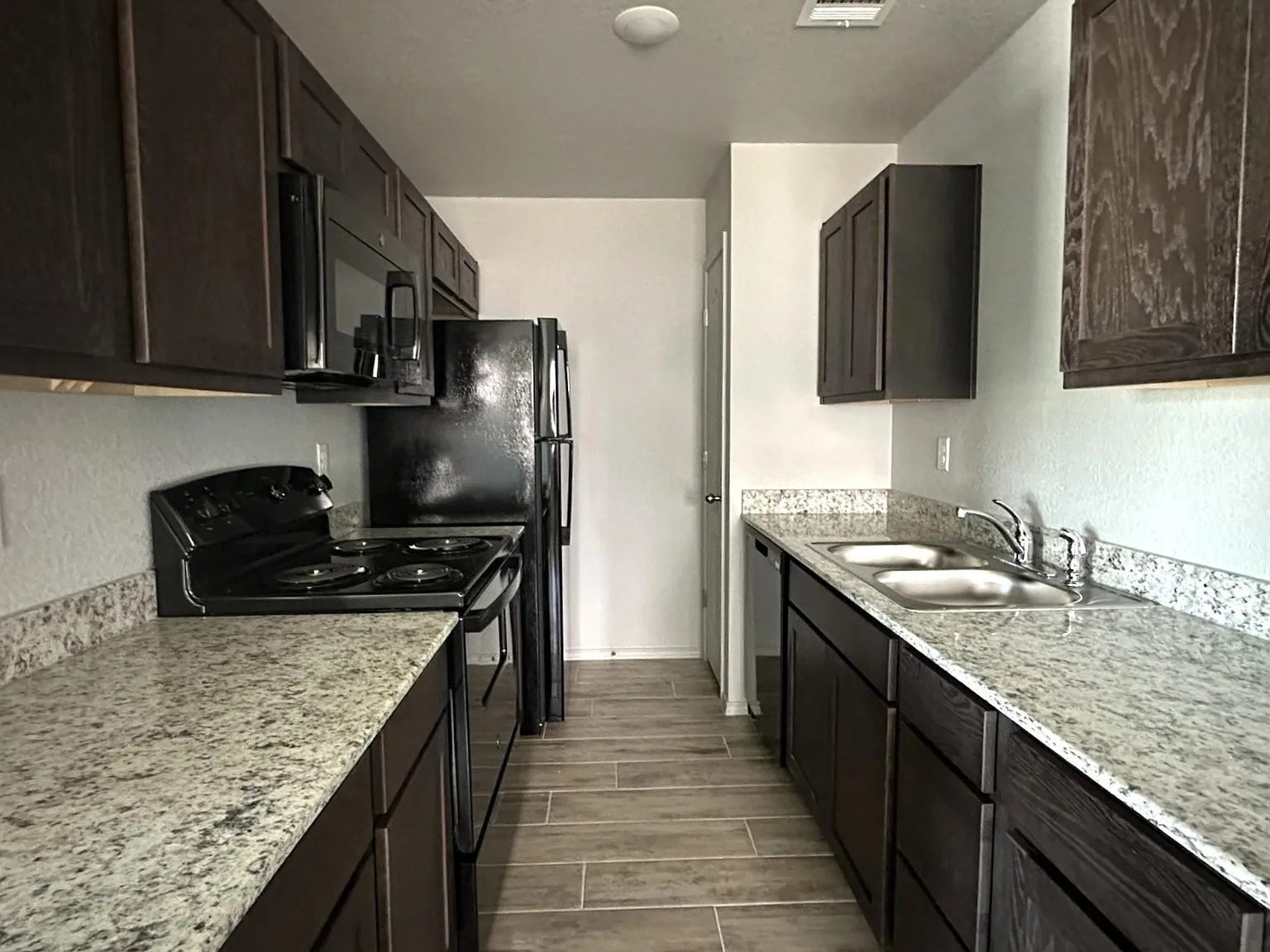 3 bed, 1150 sqft, $1,525 — Photo 4