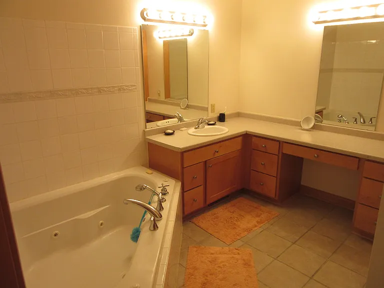 114 Pilgrim Dr — Photo 16