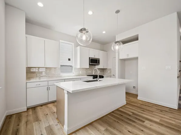 1806 Elysian St, Houston, TX 77026