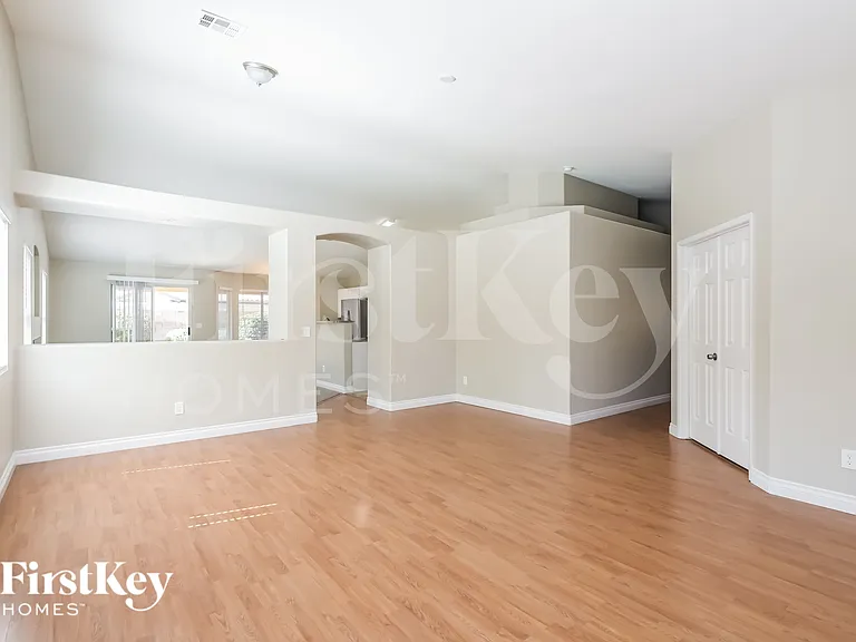 811 Mesa Pine Ct — Photo 3