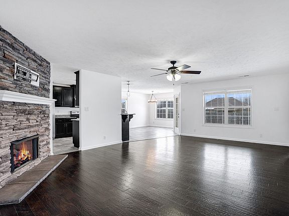 3rd image of 1083 Freedom Dr
