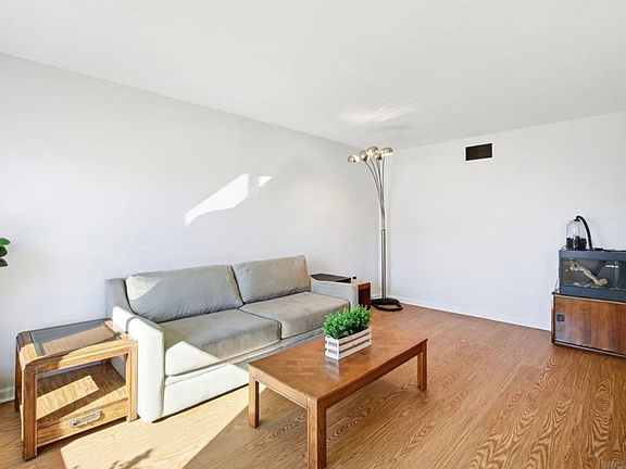 3rd image of 1830 Thelborn Way