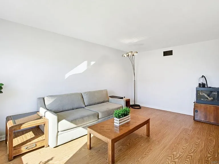 1830 Thelborn Way — Photo 3