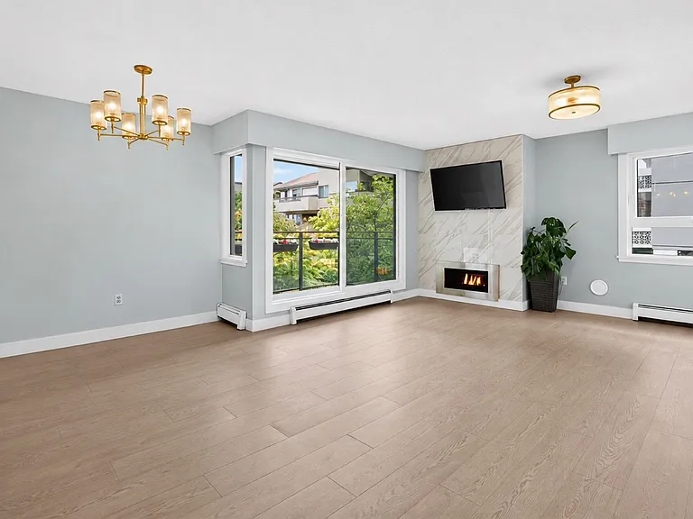 1340 Duchess Ave — Photo 3