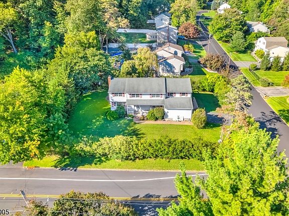 4th image of 1 Sandy Ln