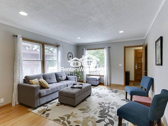 2nd image of 2539 Buchanan St NE