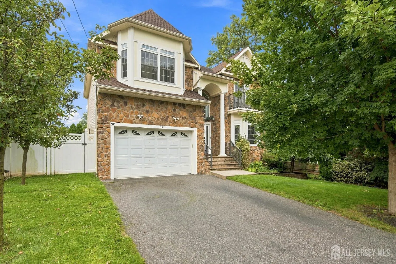 4 bed, 4.0 bath, 2344 sqft, $5,000 — Photo 1