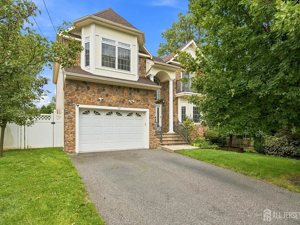 39 Hamilton Ave