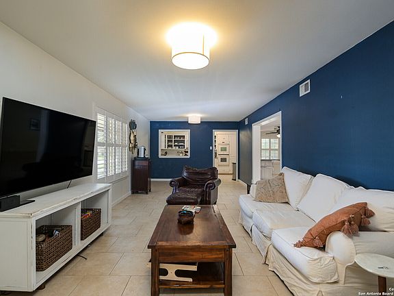 5th image of 3018 MAYFAIR DR