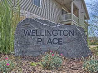 906 Berwick Dr APT 8, Champaign, IL 61822