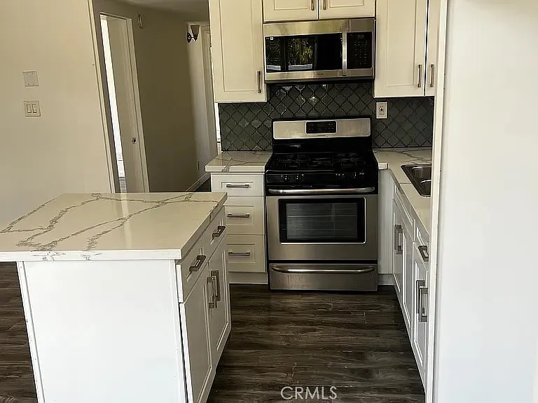 17581 Scherzinger Ln — Photo 4