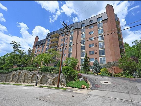 2nd image of 880 Rue De La Paix Unit A-25