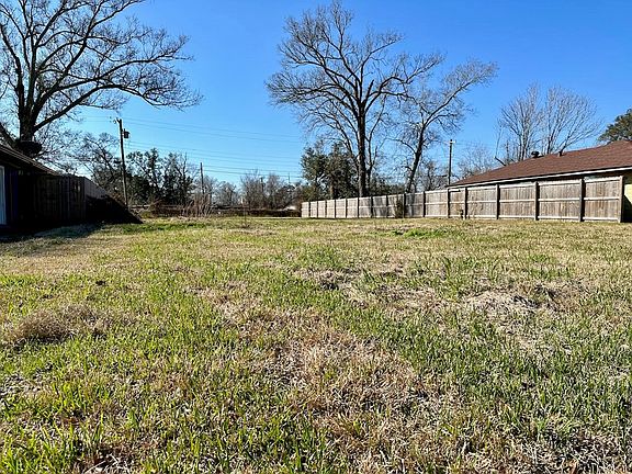 3rd image of 3815 Bryan Dr