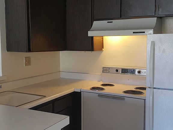 3rd image of 160 S El Molino Ave APT 206