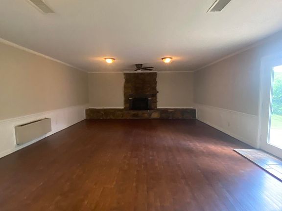 4th image of 8672 Yorktown Dr