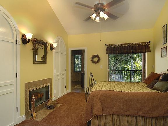 2nd Floor Middle Bedroom