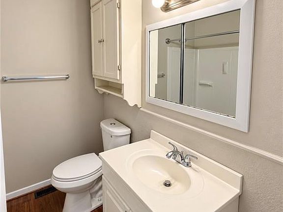 4th image of 11215 E 51st St