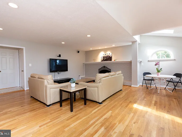 9808 Korman Ct — Photo 3